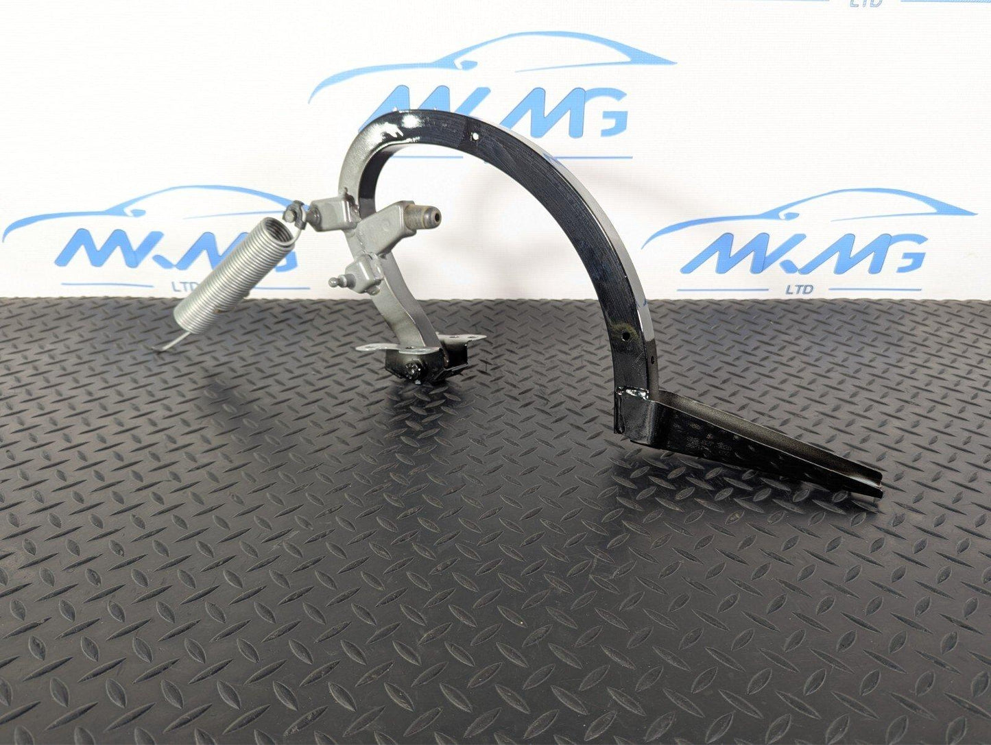 16-19 AUDI A4 B9 SALOON OEM REAR RIGHT O/S BOOT HINGE IN BLACK Y9B 8W5827302A