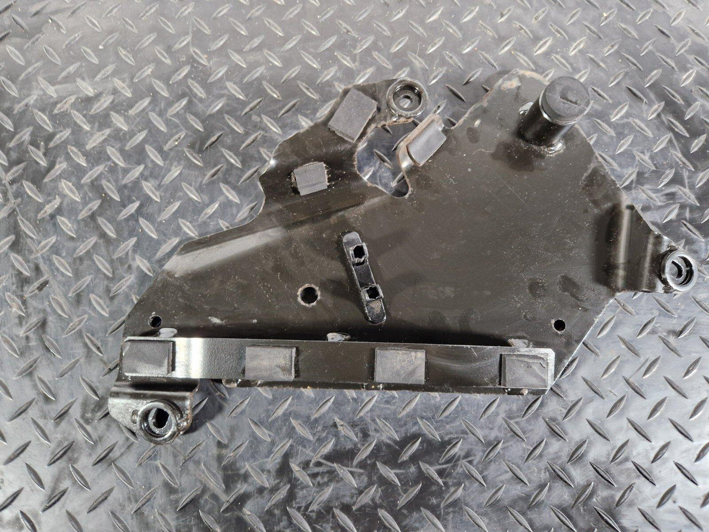 19-ON MERCEDES B W247 CLASS FUEL FILLER NECK PROTECTIVE METAL SHEET A2474750000