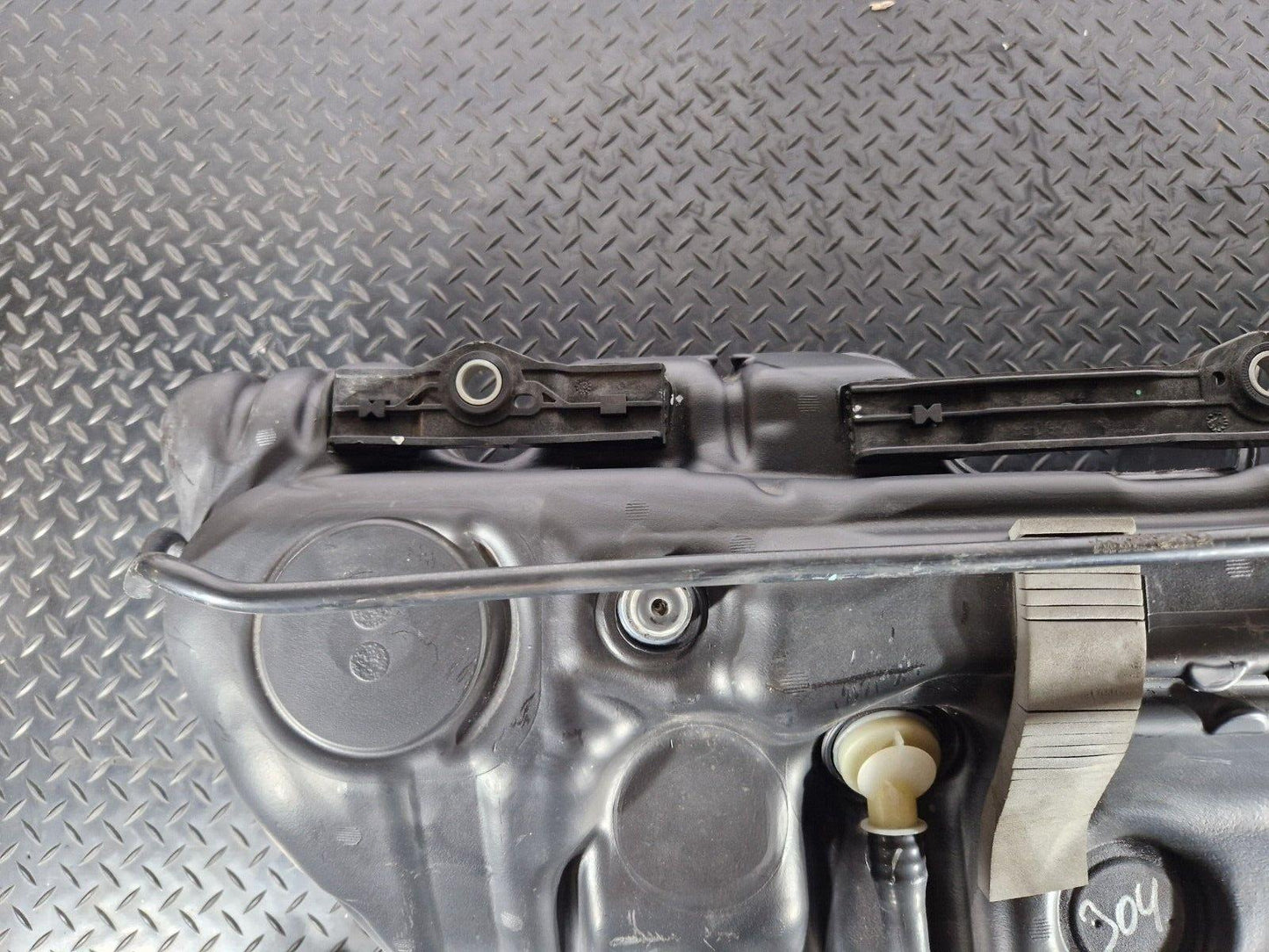 14-21 MERCEDES BENZ C300 W205 HYBRID DIESEL FUEL TANK WITH PUMP A2054701201