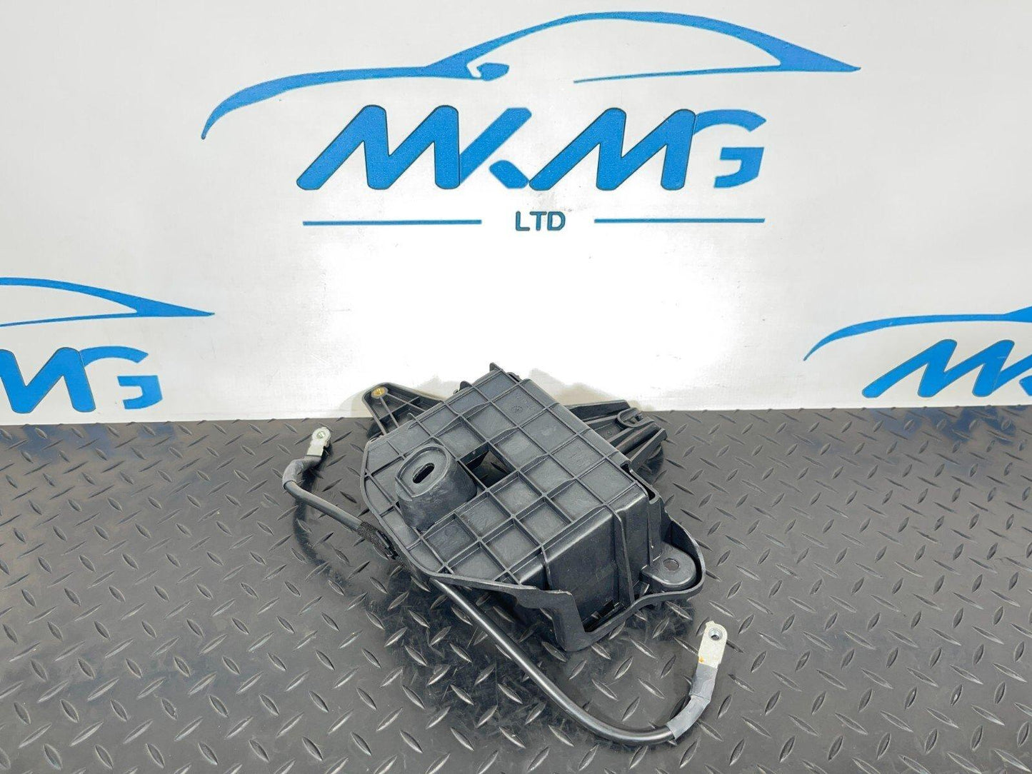 14-21 MERCEDES BENZ C300 W205 GENUINE BATTERY HOLDER BRACKET A2055451640