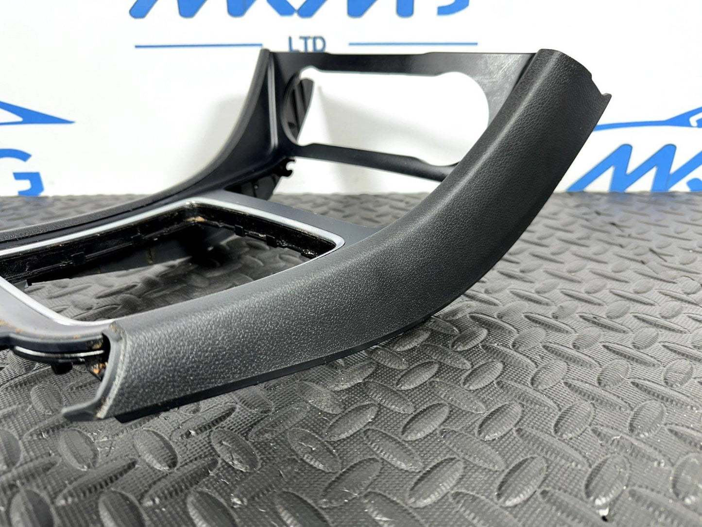 12-18 MERCEDES A-CLASS W176 GENUINE CENTRE CONSOLE TRIM A1766809900