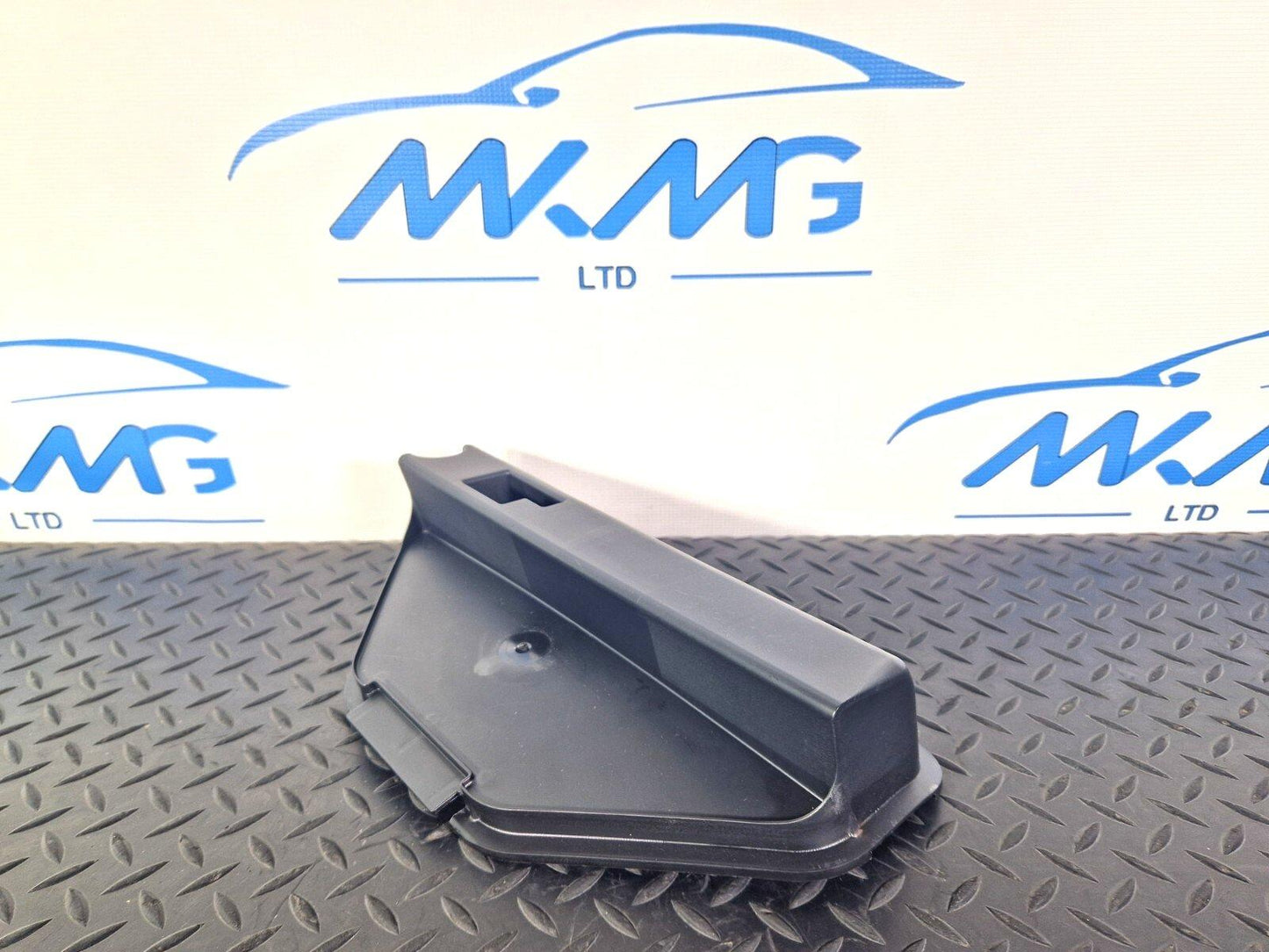 16-19 AUDI A4 B9 GENUINE OEM WARNING TRIANGLE MOUNT 8W5827569