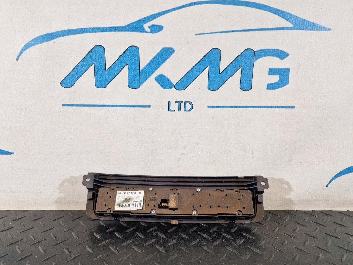 14-23 MERCEDES VITO W447 GENUINE OEM DASH BOARD HAZARD LIGHT PANEL A4479050051