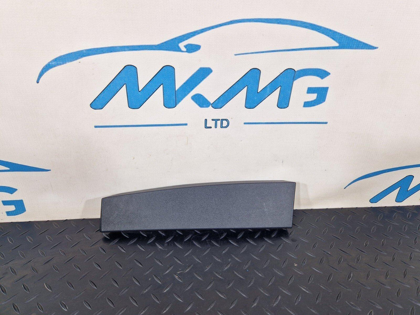 BMW 1 2 SERIES F40 F44 GLOVE BOX LOWER TRIM COVER 6994859