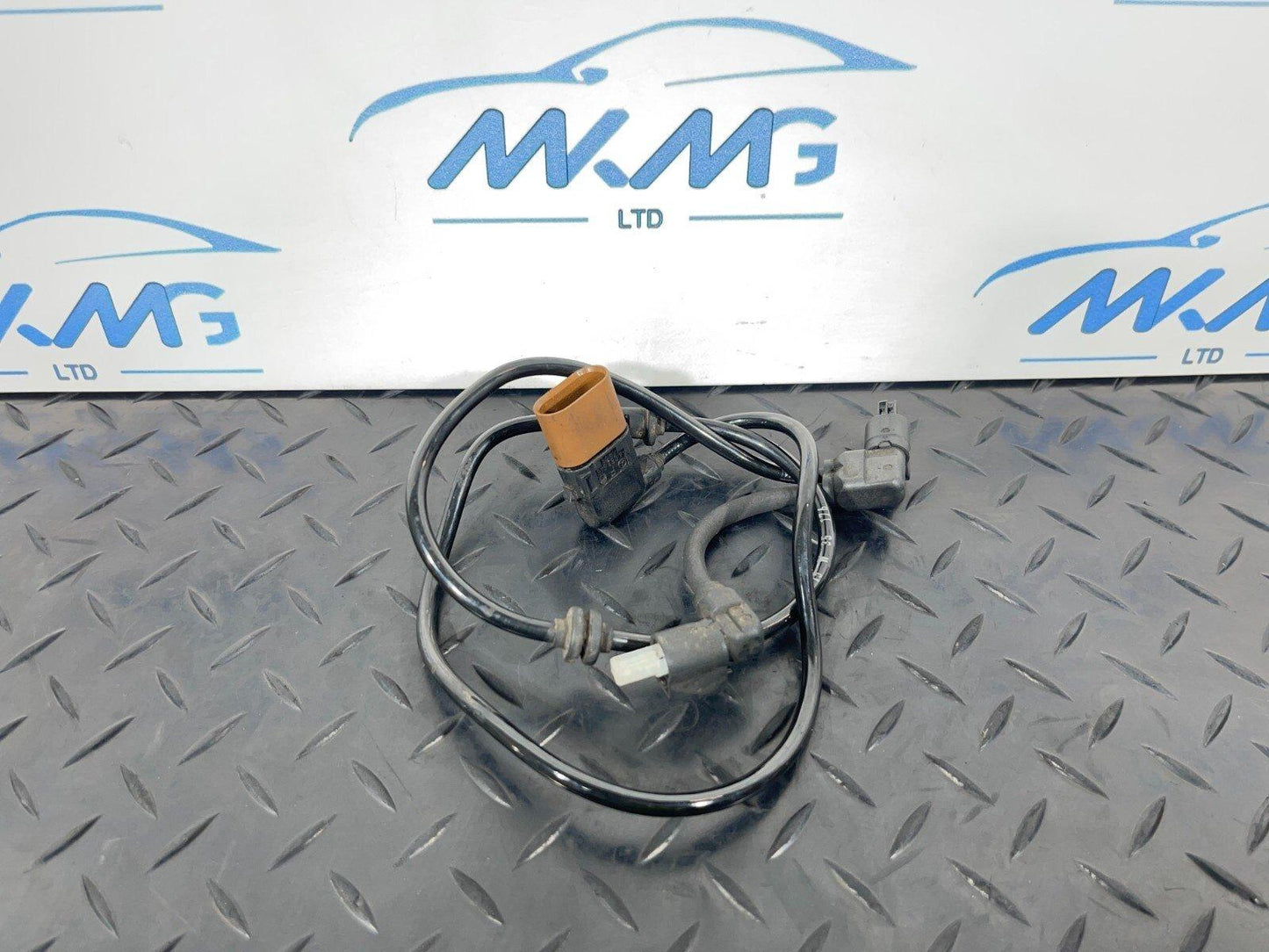 MERCEDES BENZ C-CLASS C300h W205 FRONT LEFT SHOCK WIRING HARNESS A2055403706