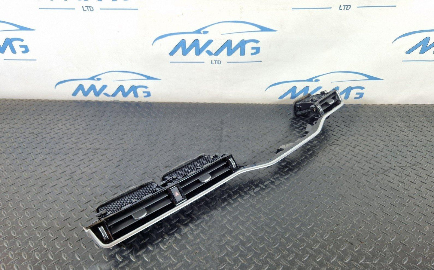 19-ON RANGE ROVER EVOQUE L551 DASHBOARD AIR VENT GRILLE SURROUND TRIM