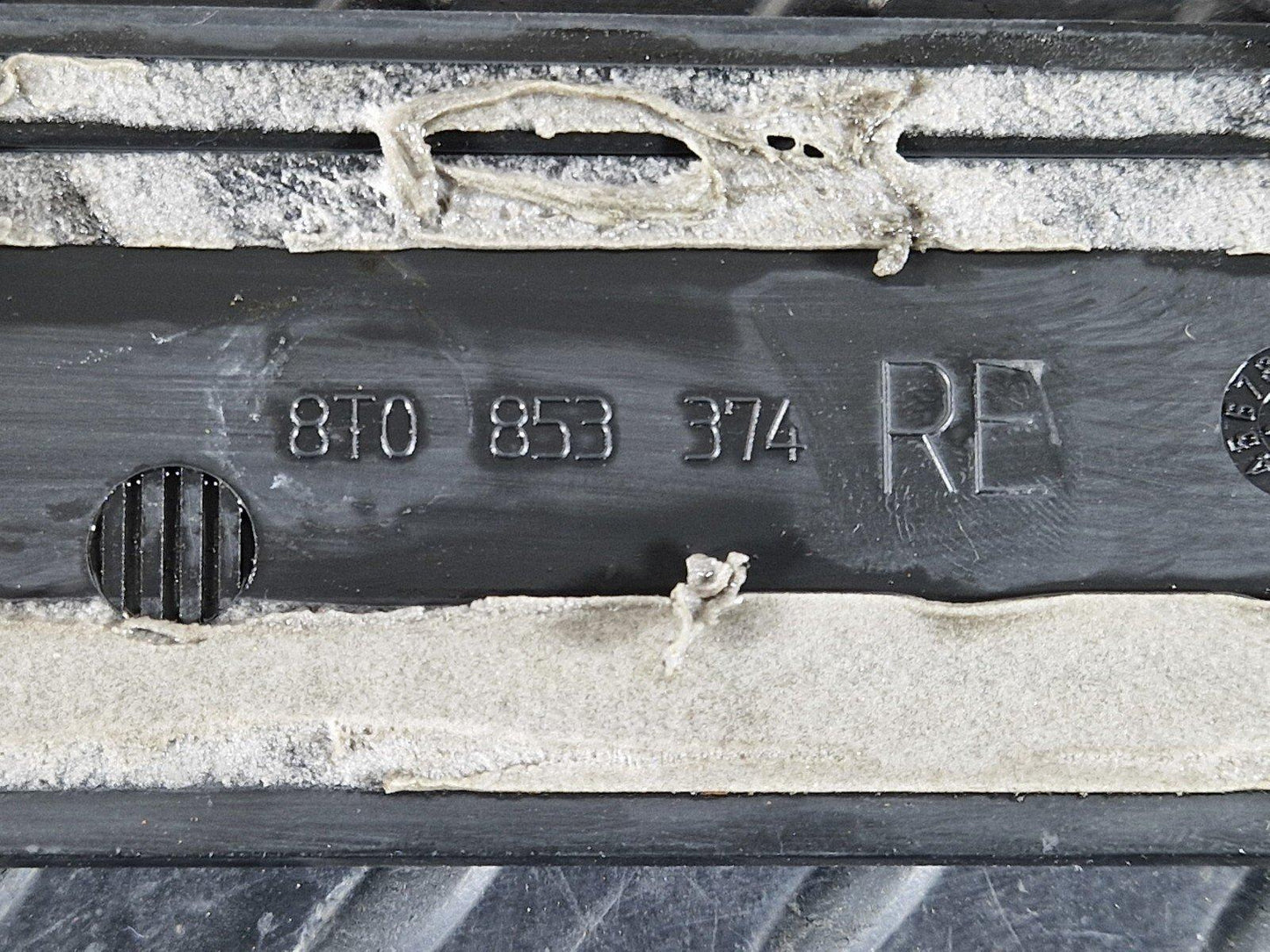 12-17 AUDI S5 CONVERTIBLE FRONT RIGHT SIDE O/S INNER DOOR SILL TRIM 8T0853374