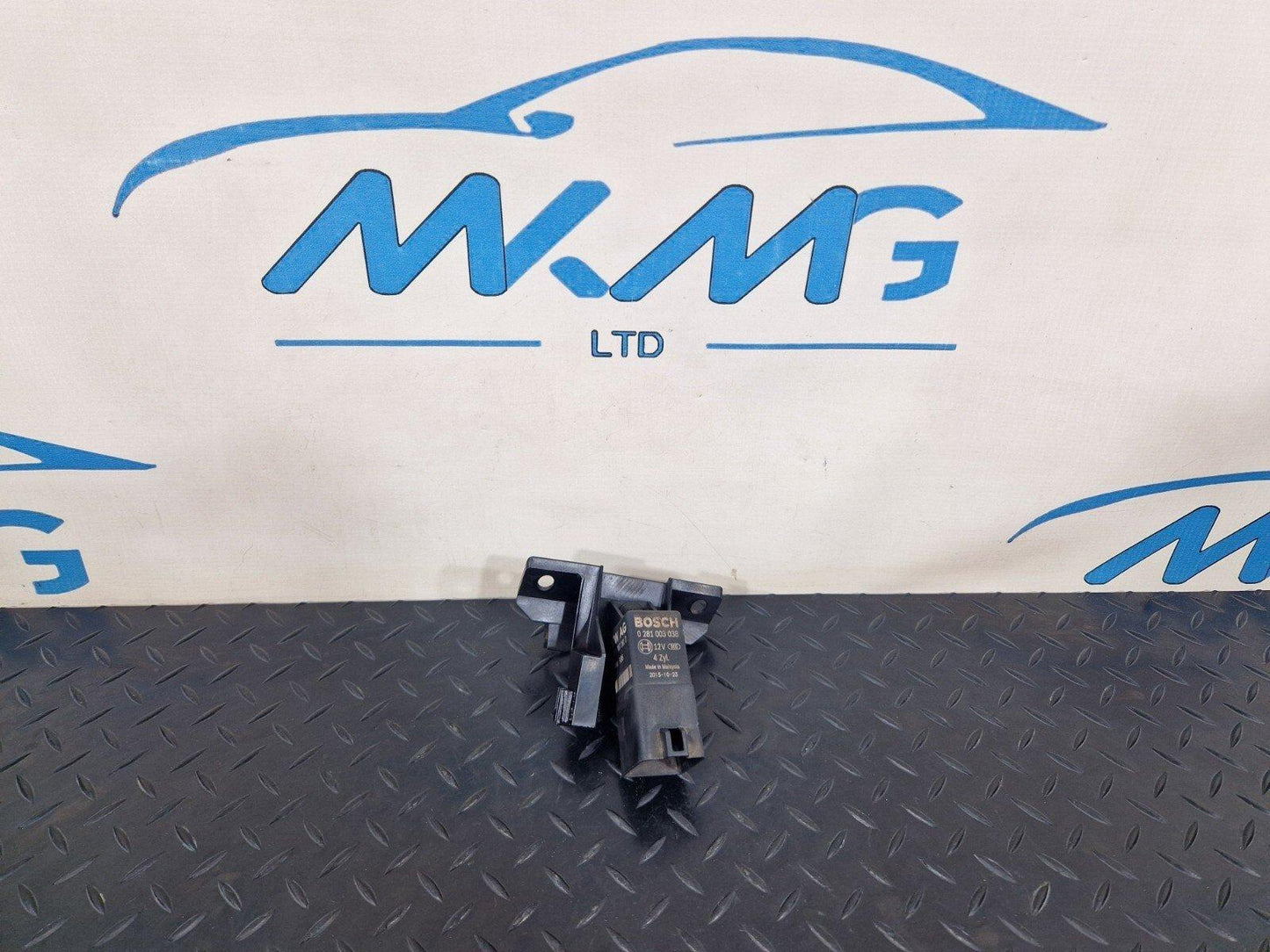 16-19 AUDI A4 B9 S-LINE GENUINE DIESEL FUSE BOX SET 8W0907285