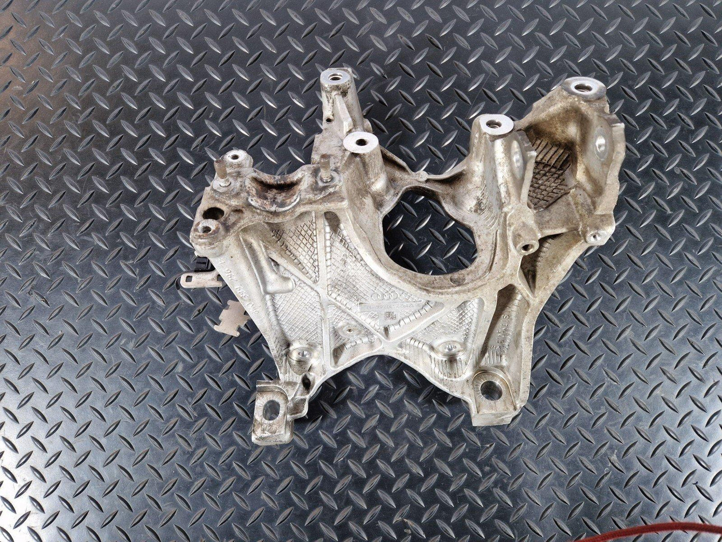16-23 AUDI A5 F5 S-LINE GENUINE RIGHT SIDE ENGINE MOUNT BRACKET 8W0399296E