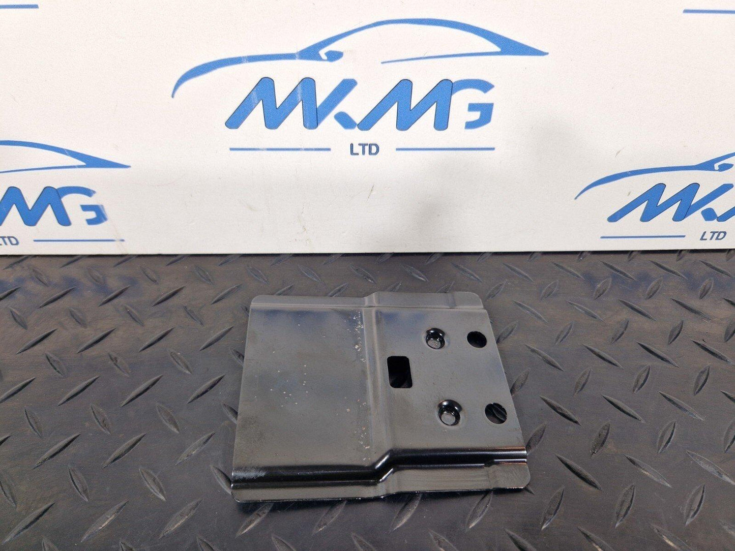 16-19 AUDI A4 B9 GENUINE REAR BOOT PANEL BRACKET HOLDER 8W0863253