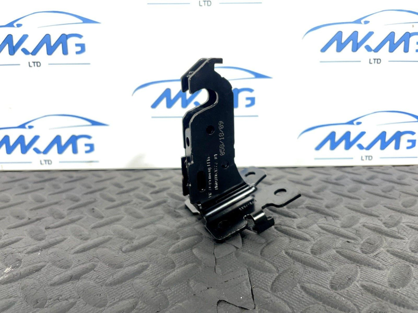 16-19 AUDI A4 B9 AVANT GENUINE REAR CENTRE SEAT BRACKET 8W0886177