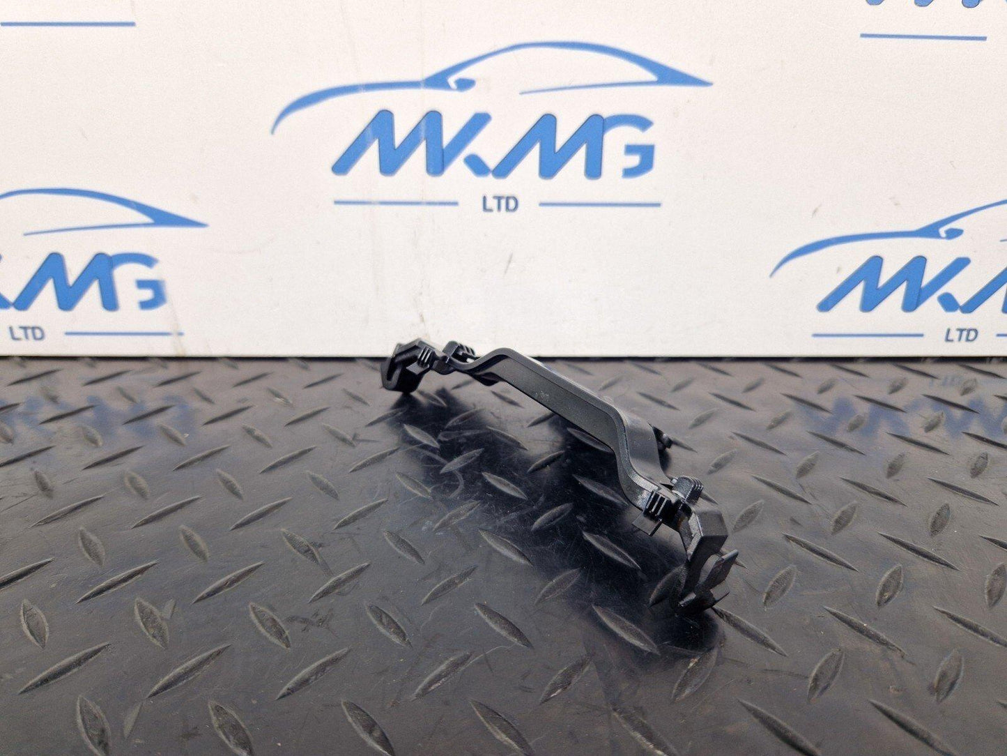 16-19 AUDI A4 AVANT B9 S-LINE PILLAR SEAT BELT GUIDE GUIDE BRACKET 8W0867192