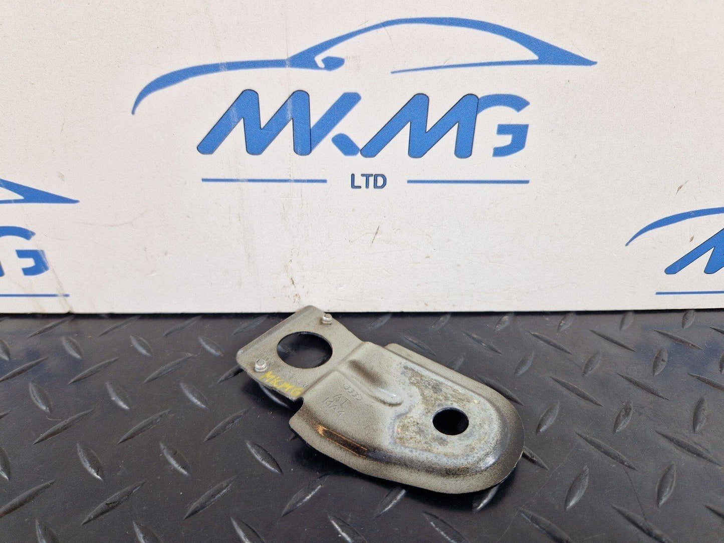 16-19 AUDI A4 B9 GENUINE OEM FRONT LEFT N/S FENDER MOUNT BRACKET 8W0821467