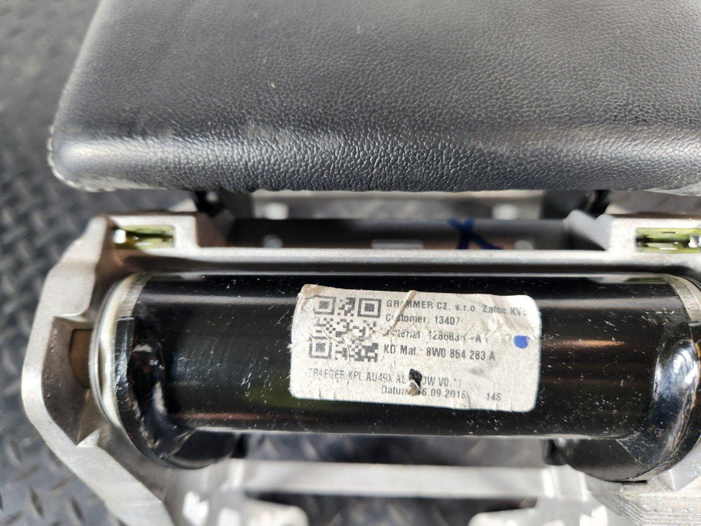 AUDI A5 F5 GENUINE CENTRE CONSOLE ARM REST 8W0864283A