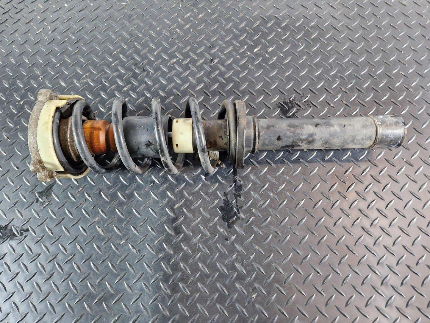 16-19 AUDI A4 B9 FRONT SHOCK ABSORBER FITS LEFT & RIGHT SIDES 8W0413031AA