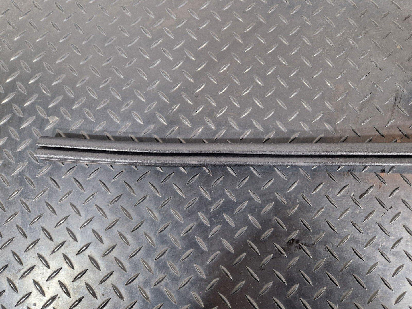 16-24 AUDI A5 F5 CONVERTIBLE LEFT INNER WINDOW APERTURE SEAL 8W7839479