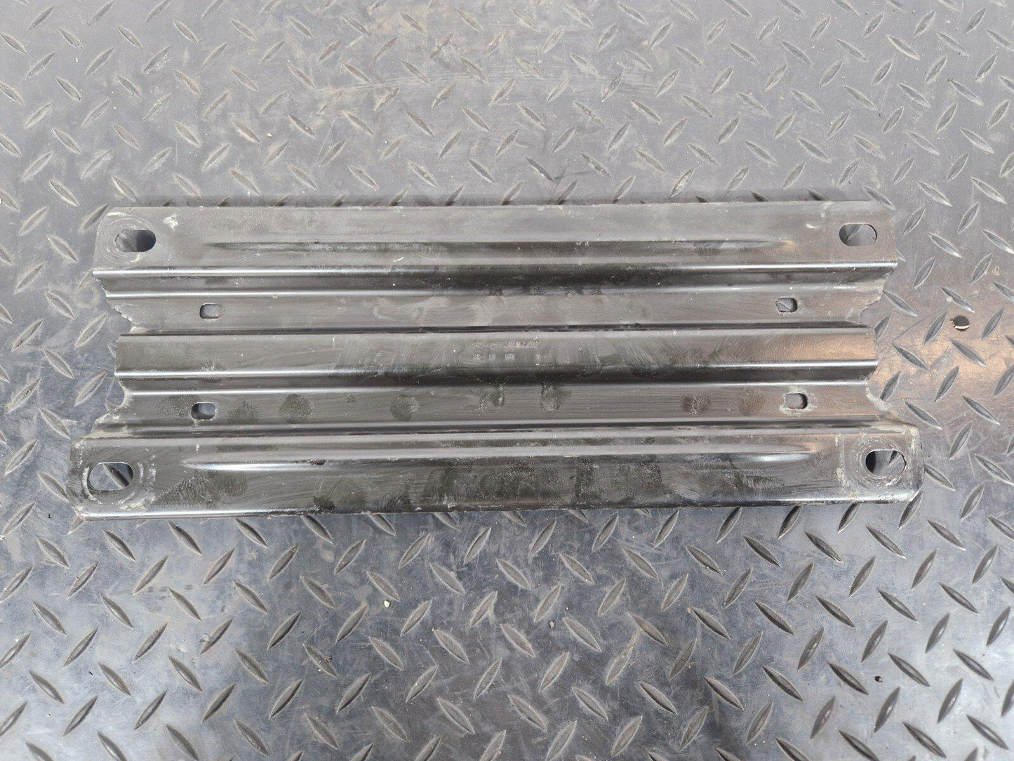 18-ON MERCEDES BENZ A CLASS W177 UNDERBODY MOUNT BRACKET  A1776161900