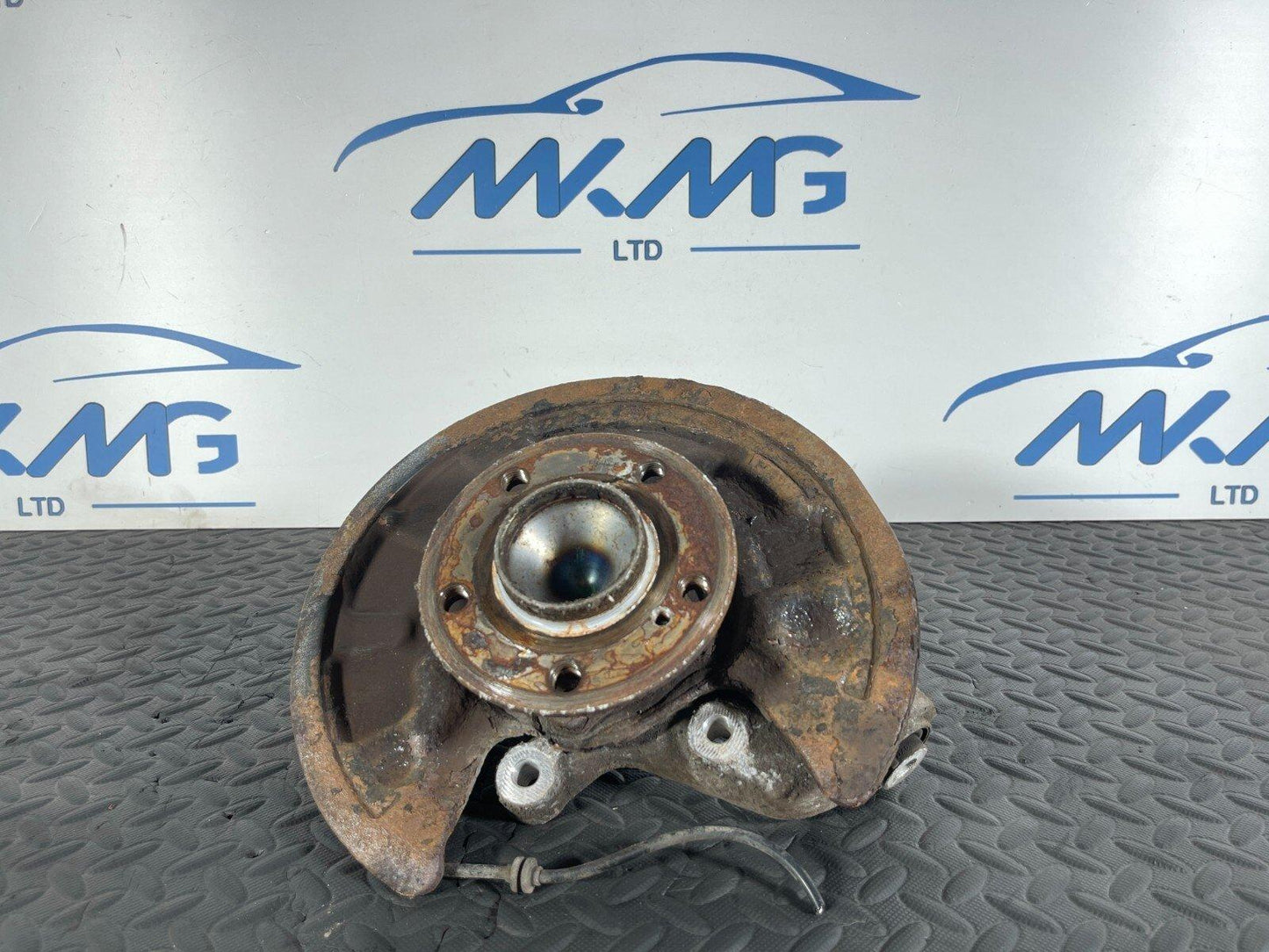 12-18 MERCEDES A B CLA W176 W246 C117 REAR RIGHT DRIVER SIDE WHEEL HUB 2460406