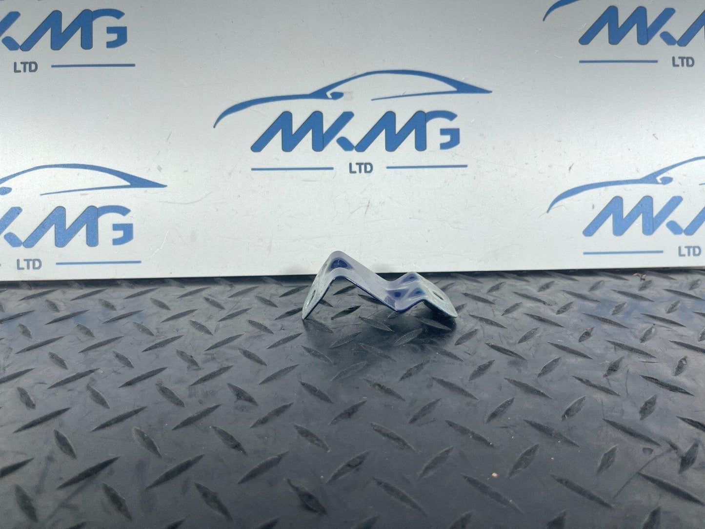16-23 AUDI A5 F5 SPORTBACK S-LINE  WING FENDER BRACKET FRONT  8W6821471