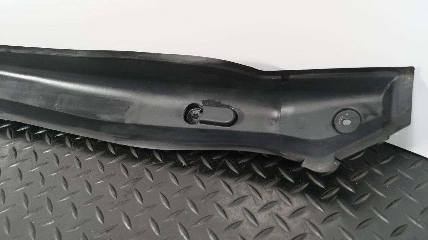13-19 MERCEDES BENZ CLA W117 C117 FRONT RIGHT FENDER RUBBER SEAL A1178890225