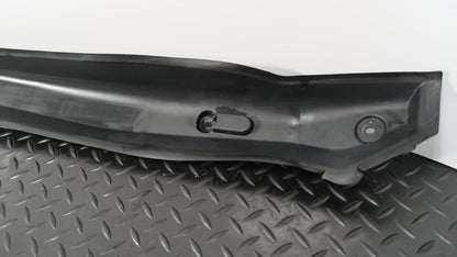 13-19 MERCEDES BENZ CLA W117 C117 FRONT RIGHT FENDER RUBBER SEAL A1178890225