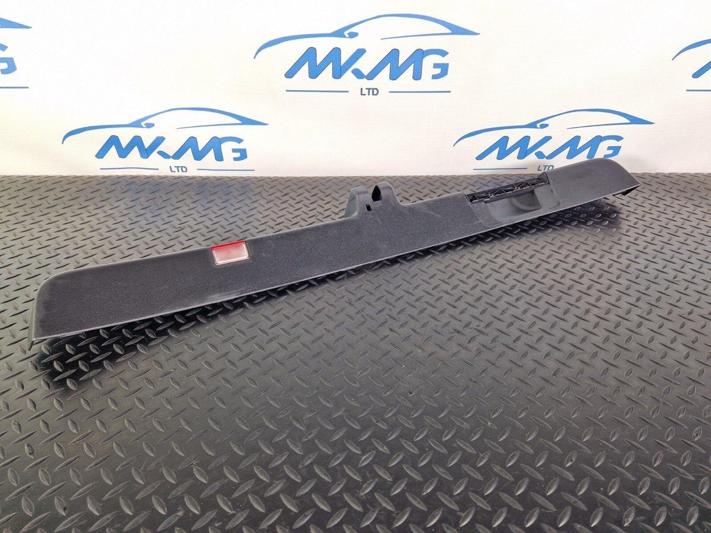 14-19 MERCEDES BENZ GLA X156 OEM TAILGATE TRUNK LOCK SURROUND COVER A1567400272