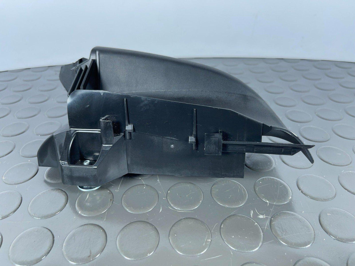 16-19 AUDI A4 B9 GENUINE REAR RIGHT SEAT BELT GUIDE 8W0857792