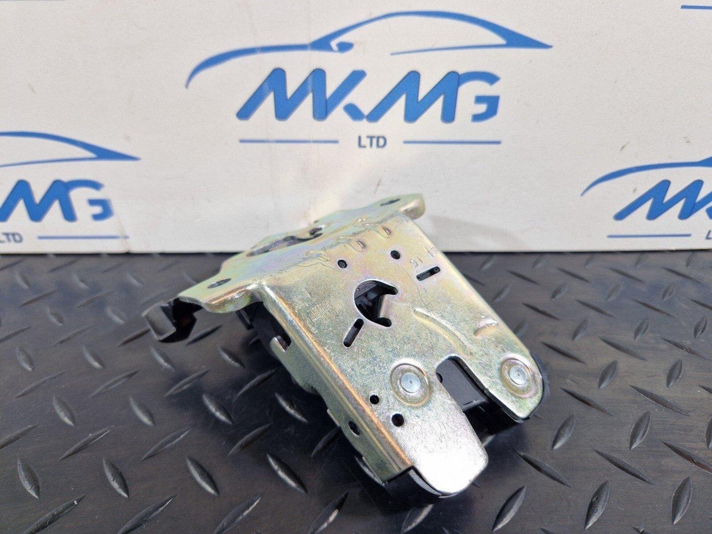 16-19 AUDI A4 B9 GENUINE OEM REAR TAILGATE BOOT TRUNK LOCK MECHANISM 8W0827503