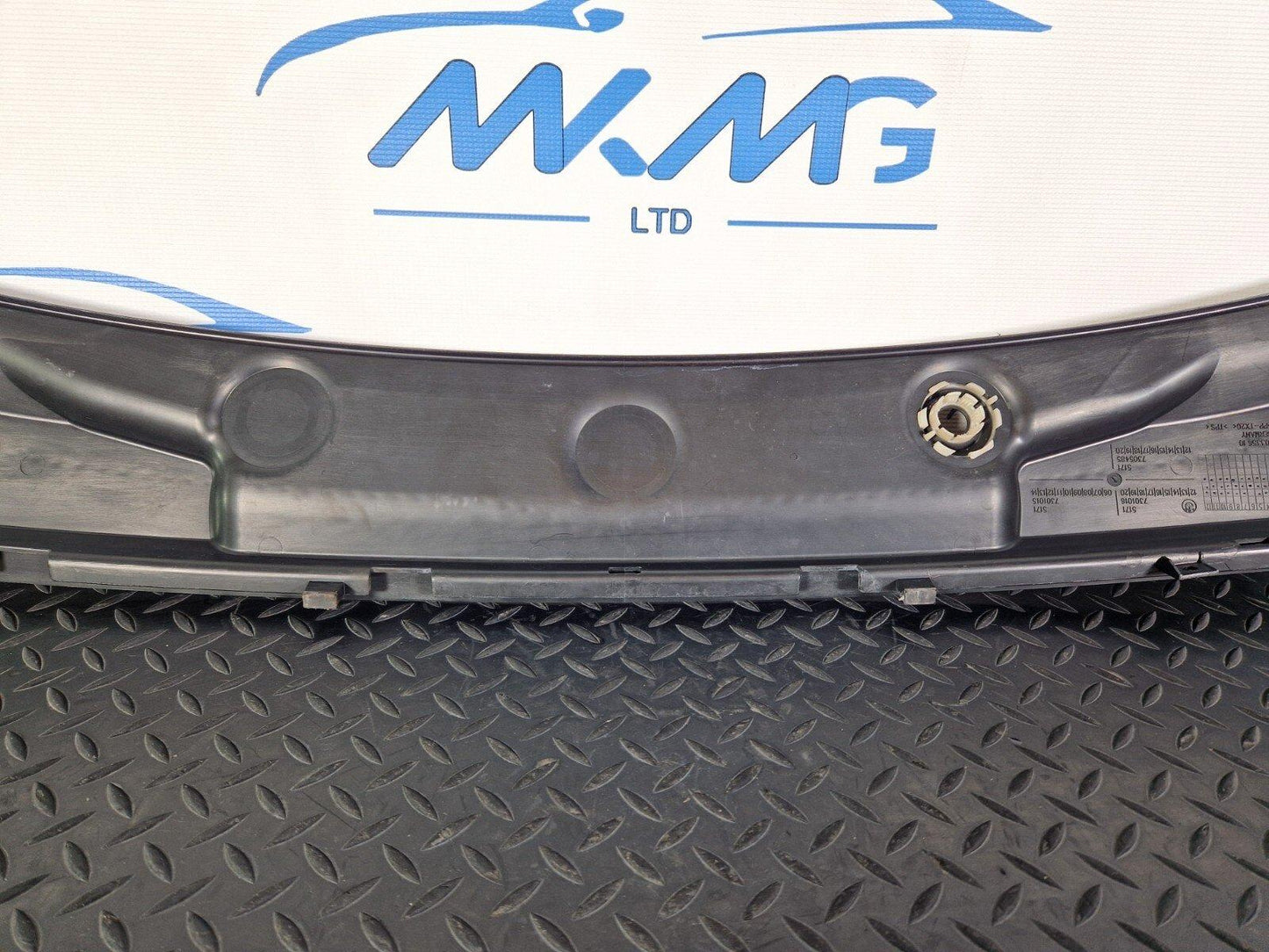 14-21 BMW 2 SERIES GRAN TOURER F46 OEM FRONT WINDSCREEN SCUTTLE PANEL 7301016