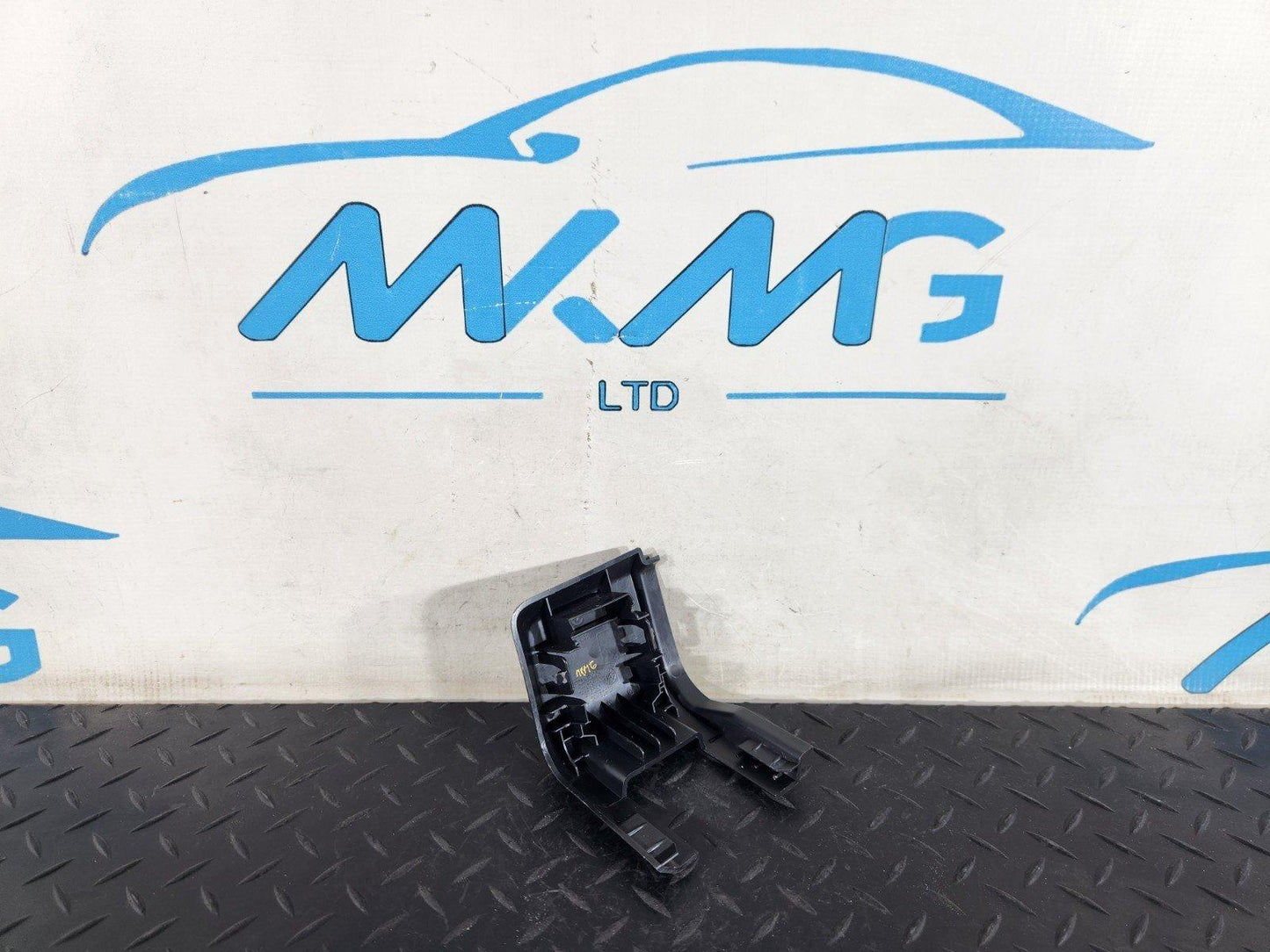 BMW X1 F48 REAR SEAT BELT TRIM COVER 2018 7370230