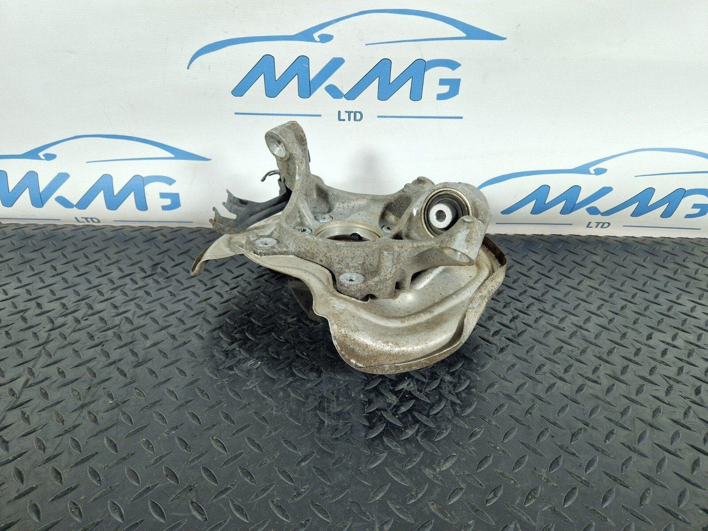 16-19 AUDI A4 B9 GENUINE OEM REAR RIGHT O/S DRIVER SIDE WHEEL HUB 8W0505432Q