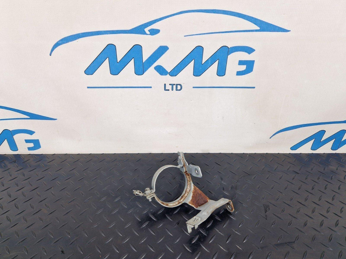 19-ON MERCEDES B CLASS W247 WATER PUMP HOLDER BRACKET A1775040300 A1775040200