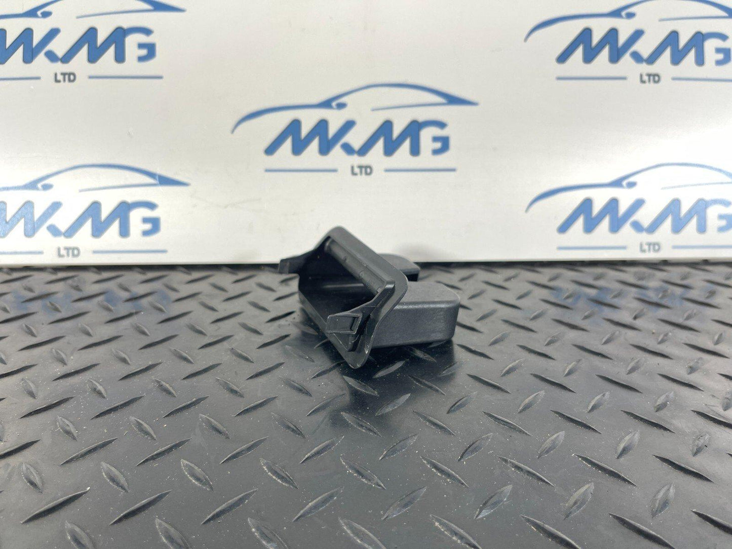 16-19 AUDI A4 B9 SALOON GENUINE BOOT TAILGATE LOCK TRIM COVER 8W5827520