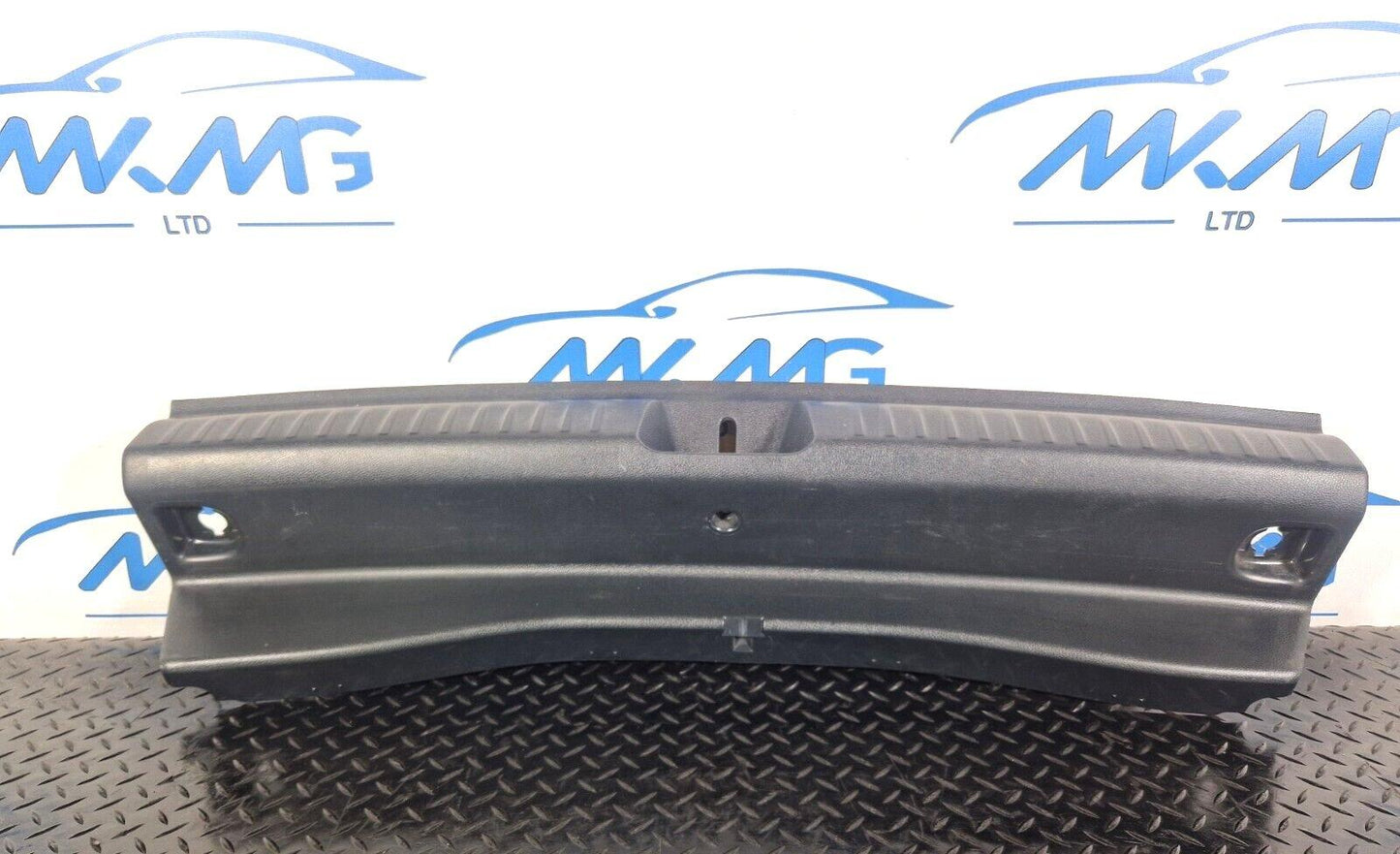 14-20 MERCEDES BENZ GLA X156  BOOT LOCK TRIM COVER SILL PANEL A1566900041