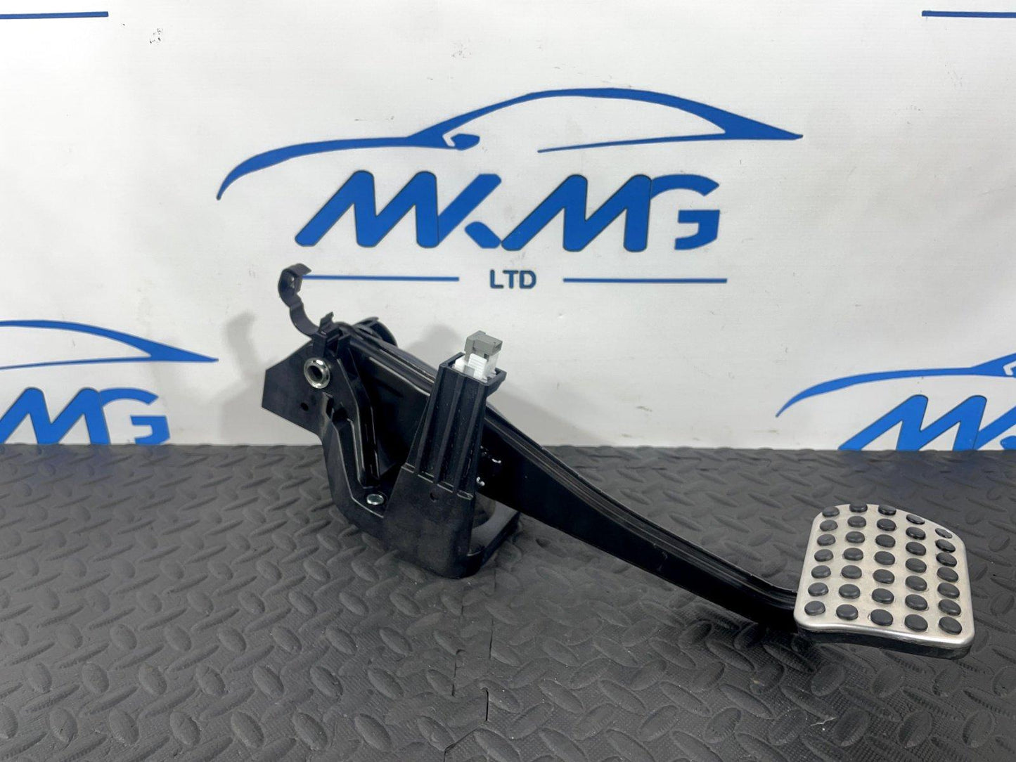 12-18 MERCEDES A CLA W176 C117 GENUINE BRAKE PEDAL A2462901401 A2462902801