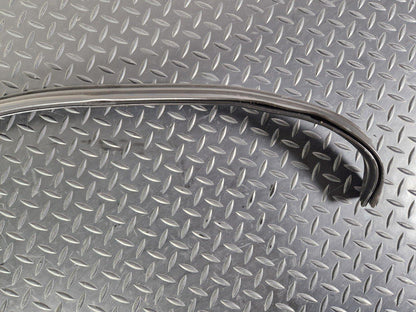 18-ON MERCEDES BENZ SPRINTER W907 W910 BONNET RUBBER SEAL A9108870000