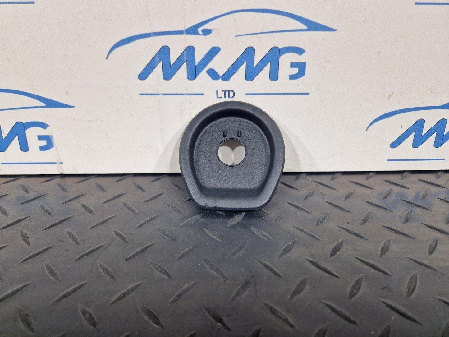 14-23 MERCEDES VITO W447 GENUINE B-PILLAR HANDLE RECESS SHEL TRIM A4478990721