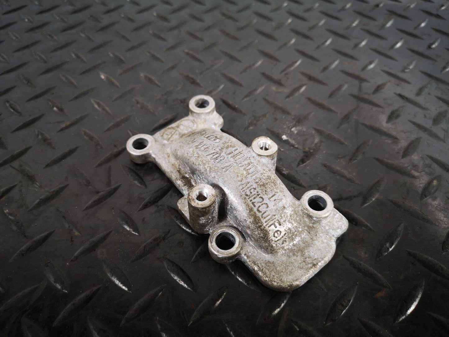 16-19 AUDI A4 B9 S-LINE GENUINE V6 3.0TDI CSW CYLINDER HEAD END PLATE 059103708A