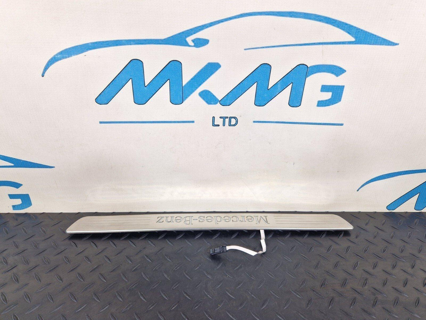 14-20 MERCEDES BENZ GLA X156 OEM FRONT LEFT N/S ILLUMINATED DOOR SILL PANEL TRIM