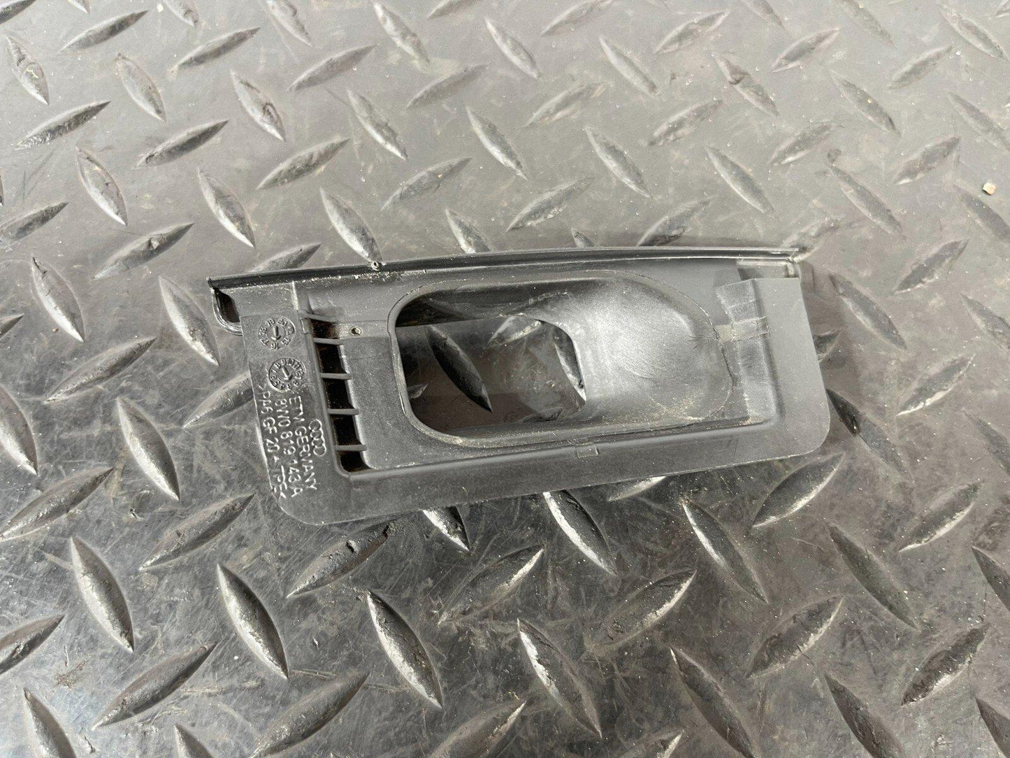 16-19 AUDI A4 B9 GENUINE FRONT LEFT REINFORCEMENT BEAM SEAL 8W0819143A