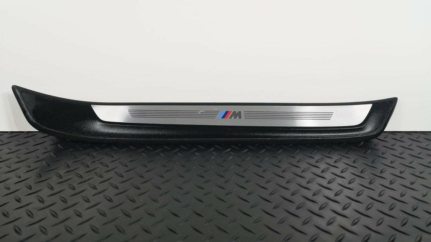 BMW X1 E84 GENUINE FRONT RIGHT DRIVER SIDE STEP KICK PLATE TRIM 2990844