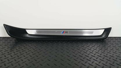 BMW X1 E84 GENUINE FRONT RIGHT DRIVER SIDE STEP KICK PLATE TRIM 2990844