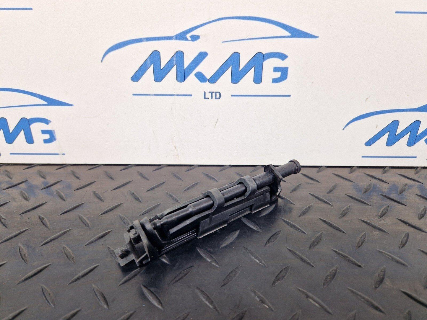 16-19 AUDI A4 B9 S-LINE REAR BUMPER BRACKET GUIDE LEFT PASSENGER SIDE 8W5807889