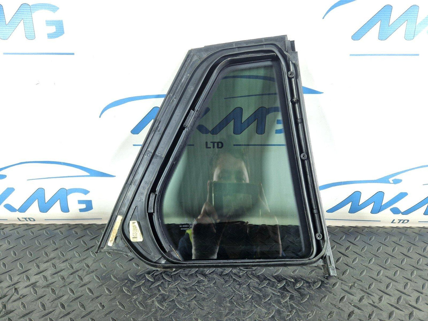 14-21 MERCEDES BENZ C300h W205 OEM REAR LEFT PASSENGER SIDE WINDOW A2057300755
