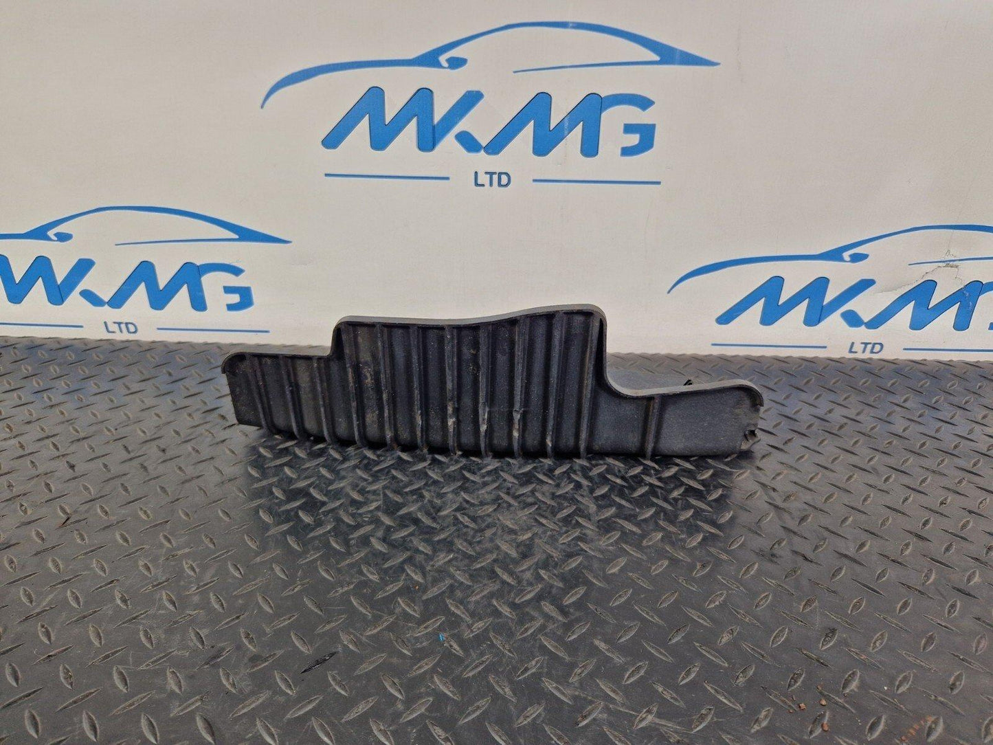 16-23 AUDI A5 F5 SPORTBACK S-LINE REAR RIGHT CONTROL ARM COVER 8W0505416E
