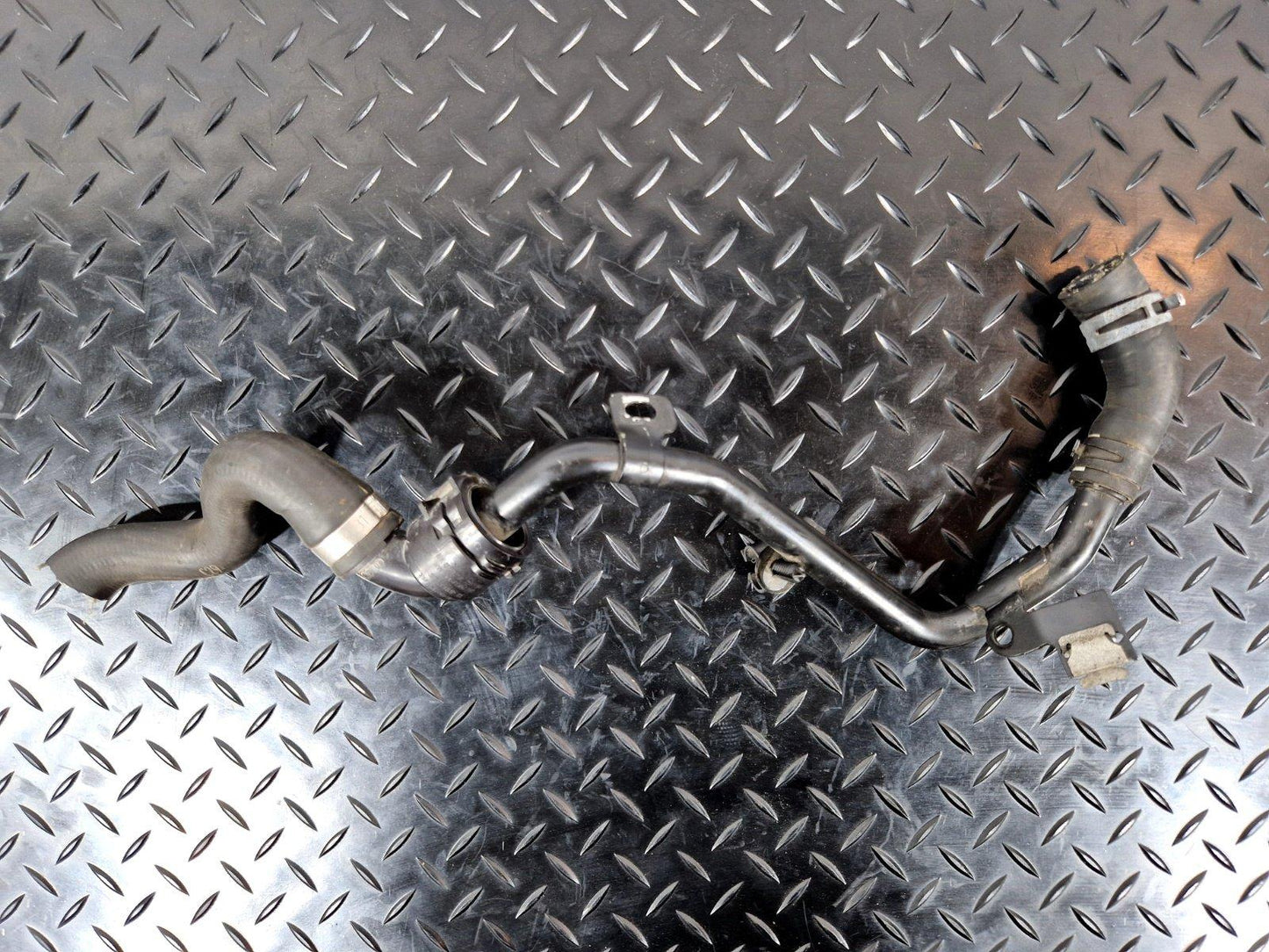 16-19 AUDI A4 B9 S-LINE QUATTRO Water Coolant Cooling Pipe Hose 04L122157BT