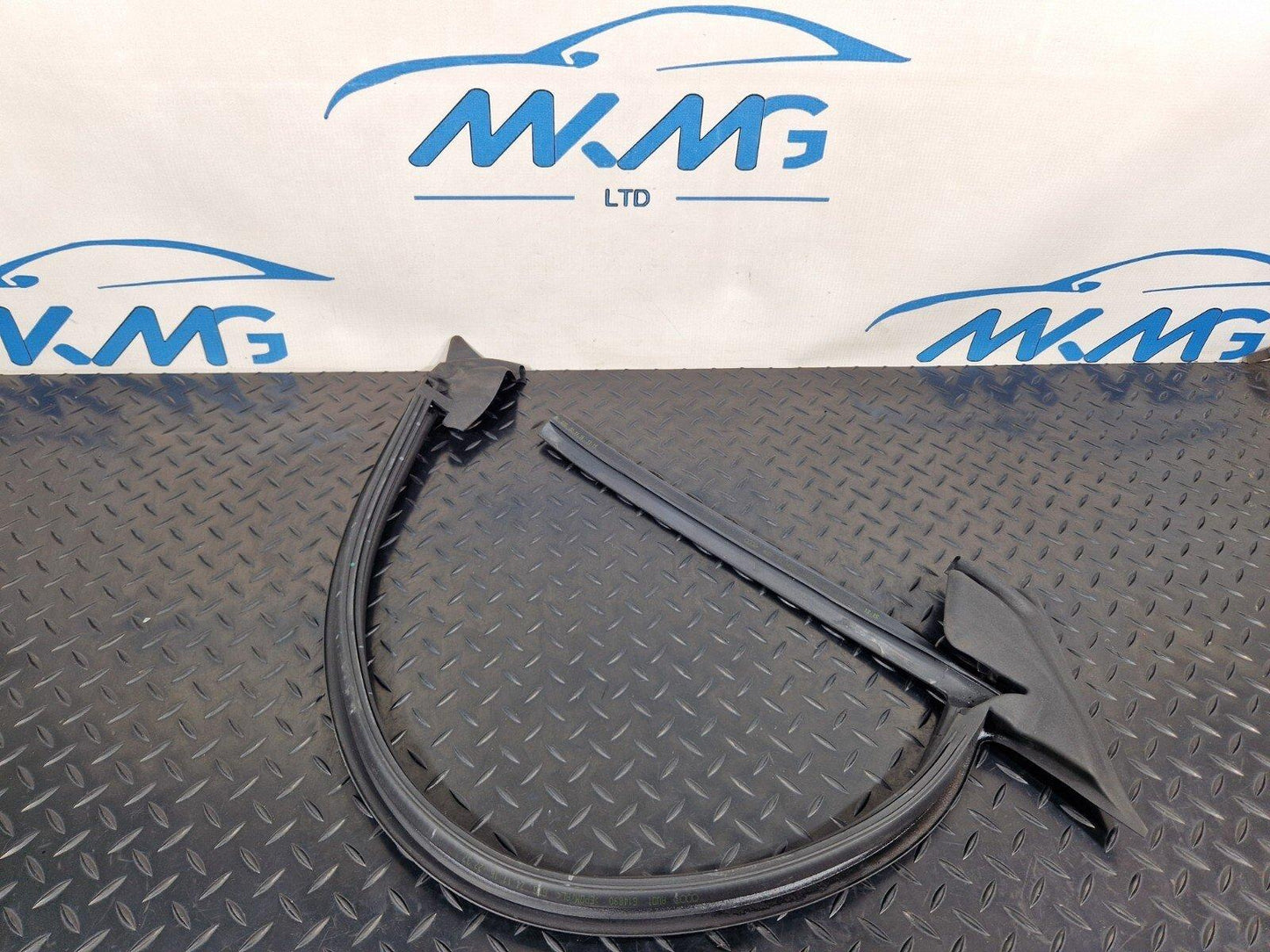 16-23 AUDI A5 F5 SPORTBACK FRONT RIGHT DOOR WINDOW APERTURE INNER SEAL 8W8837480