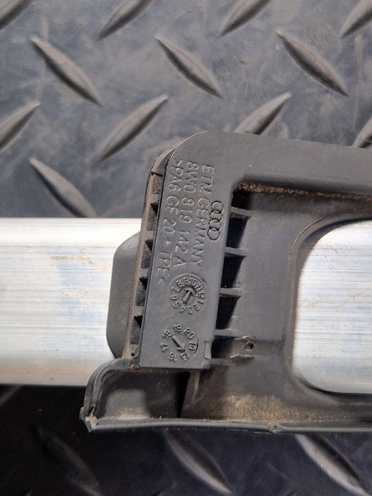 16-19 AUDI A4 B9 GENUINE FRONT RIGHT SUPPORT BRACKET BAR 8W0805646