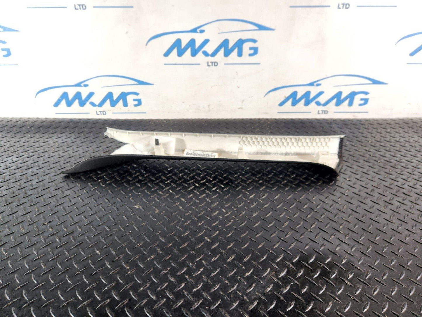 10-18 VW TOUAREG 7P GENUINE RIGHT O/S BLACK A PILLAR TRIM 7P6867234T