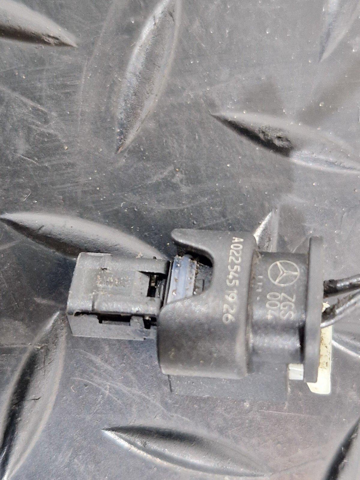 19-ON MERCEDES BENZ B CLASS W247 REAR TAILGATE BOOT SENSOR A2139052503